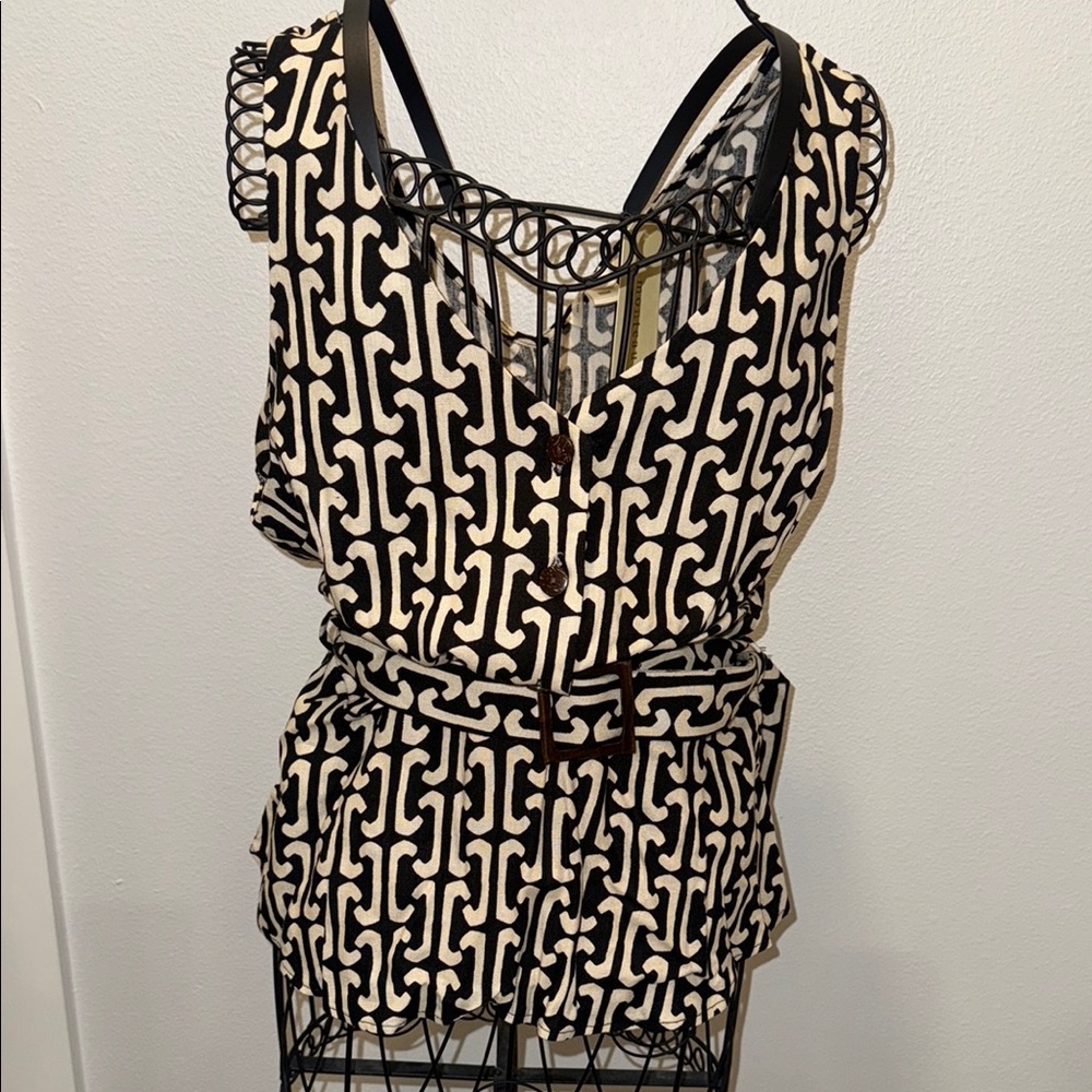 Chic Black and Cream Patterned Linen Top